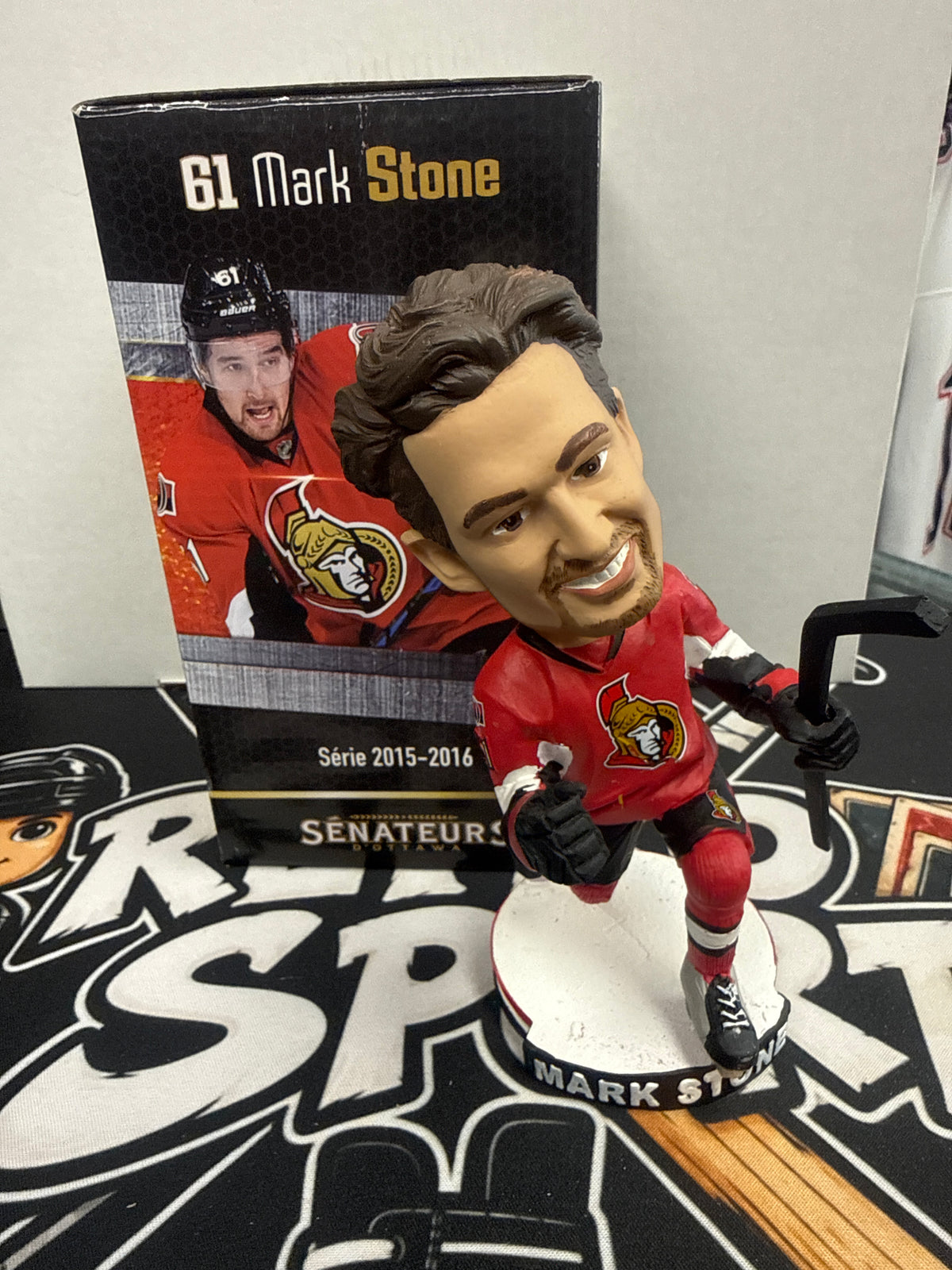 Bobblehead sénateur Marc Stone